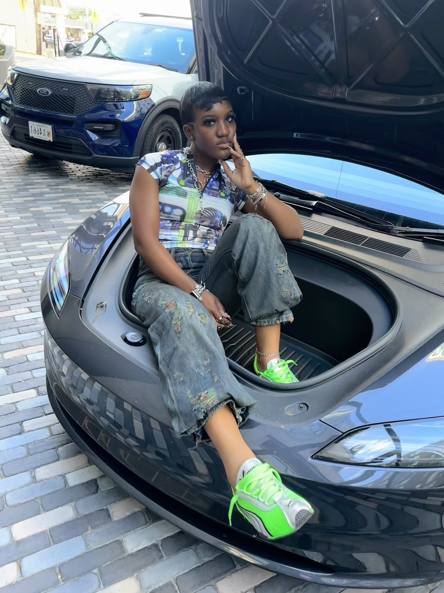 m1ssj3's tweet image. Can’t blend in if I tried #LastFirstDay