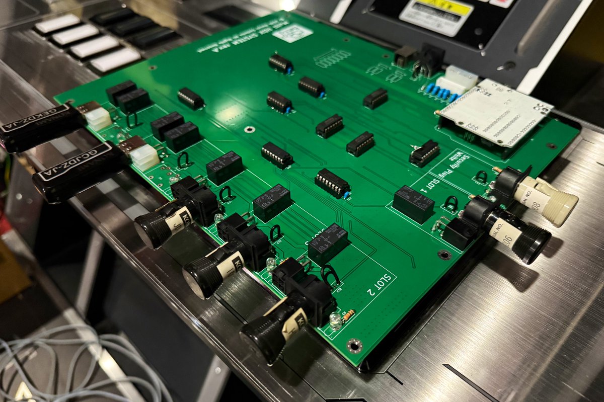 進歩状況

beatmaniaIIDX 14th～19th

切り替えの確認が出来ました！

後はPCBの切り替えが出来るようになれば9th～19th全ての切り替えが出来るようになります。

構想から実現まで数年間かかりましたがようやく形になってきました。

震災で追い詰められたからこそここまで出来たんだと思います。