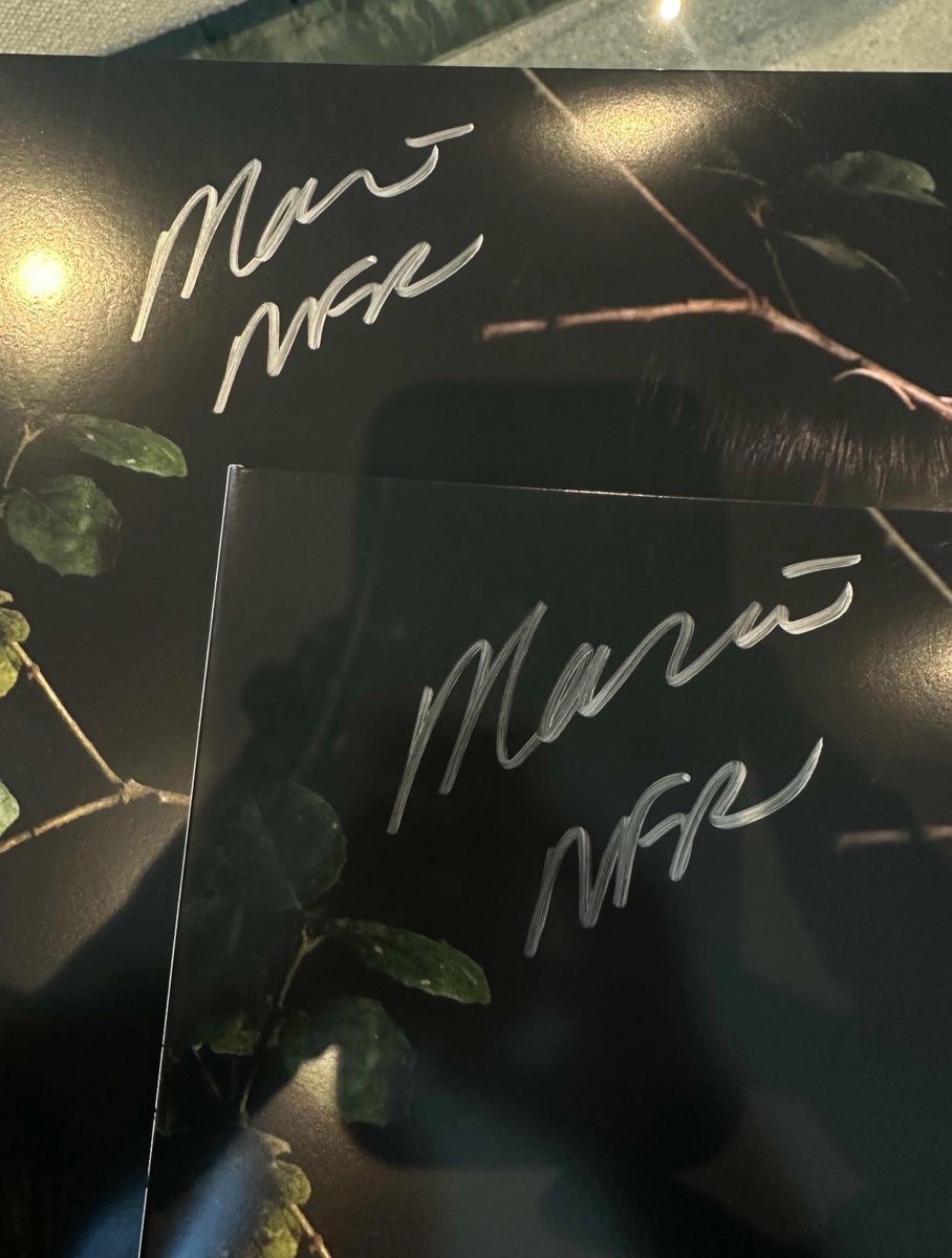 María signing what looks like vinyls!!! 👀