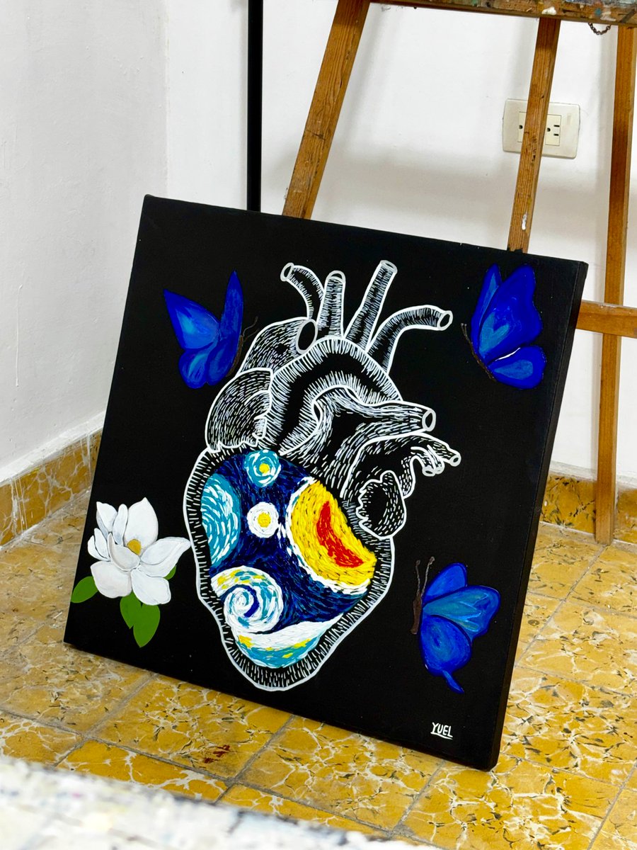 Se acuerdan del corazón que rifé?, pues el ganador me pidió hacerle el agregado de 3 mariposas azules y una gardenia. 
Y pues al cliente lo que pida… y aquí el resultado. 
Apenas seque, será embalado y enviado a su nuevo hogar.