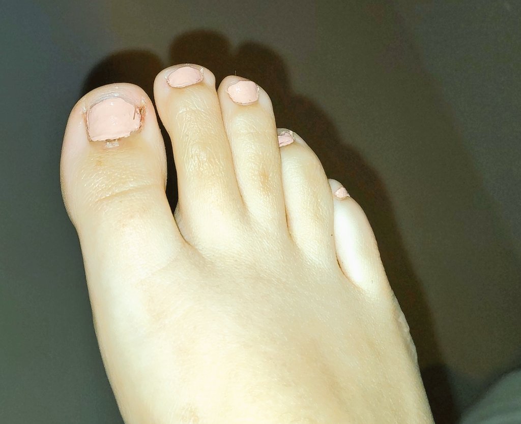 Help me pay for a pedicure and gel nails on my toes, please. They need it. #feet #feetworshi̇p #feetfetısh #pedicure