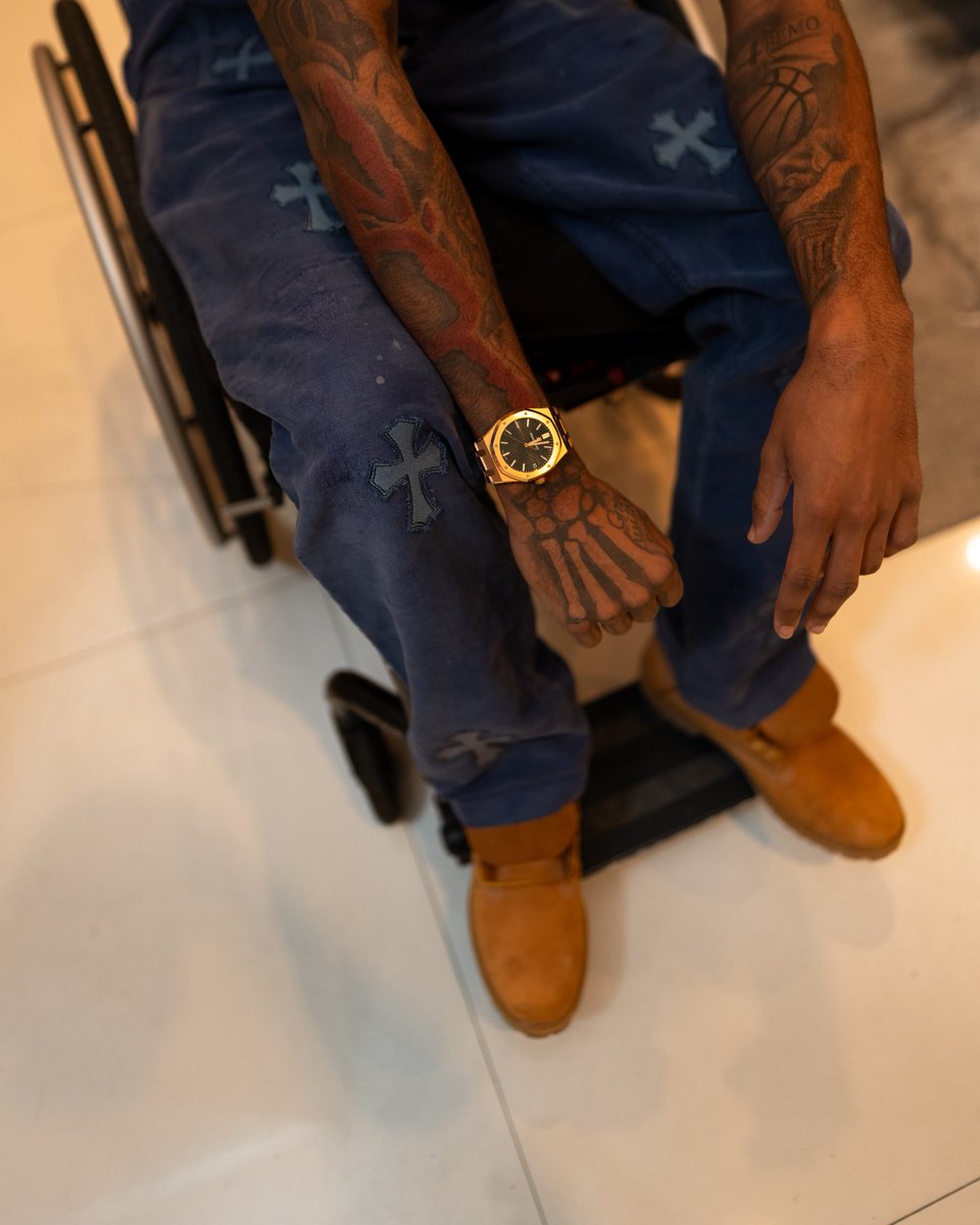 Low-key I'm on burnt shit, I'm fuckin' they whole groupchat 🖤⚔️💰