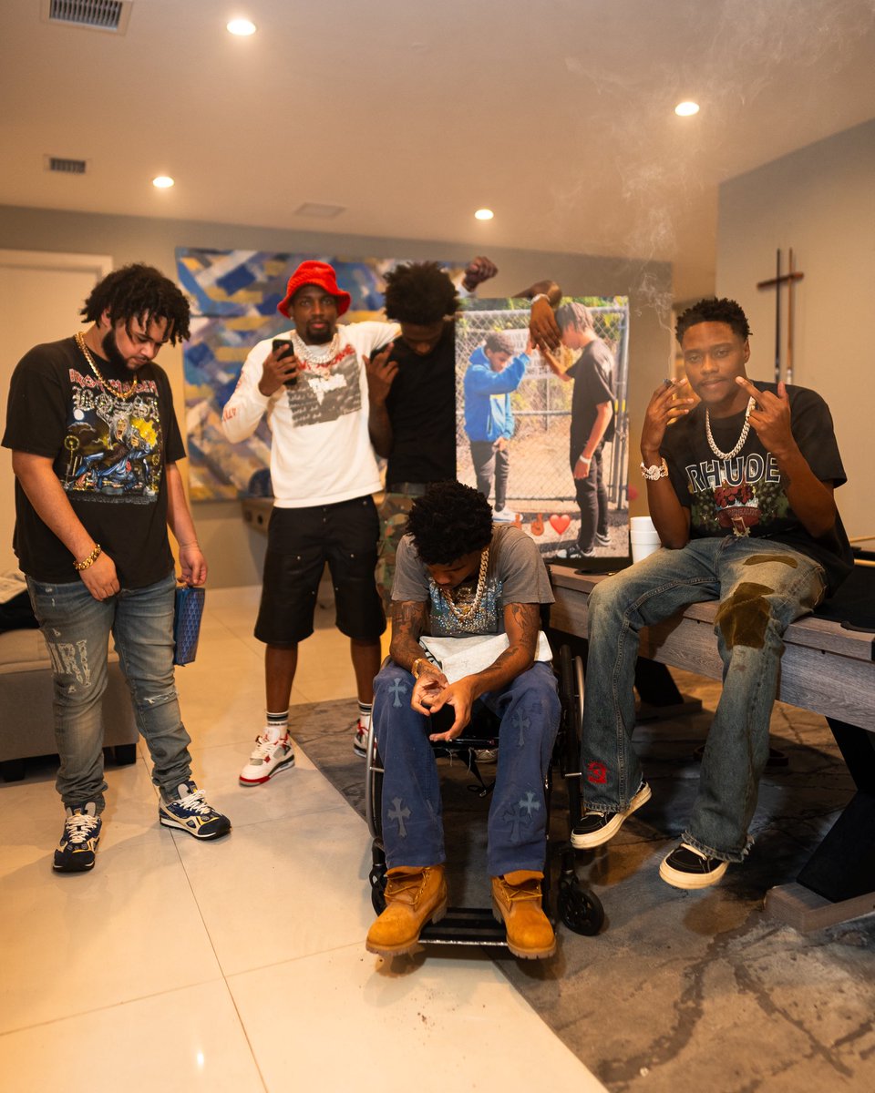 odajefe's tweet photo. Low-key I'm on burnt shit, I'm fuckin' they whole groupchat 🖤⚔️💰 https://t.co/41s2gTPeO5
