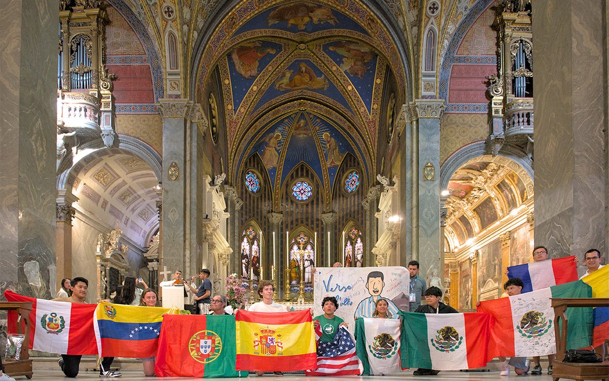 Des milliers de jeunes vénèrent Pier Giorgio Frassati à Santa Maria sopra Minerva
op.org/des-milliers-d…