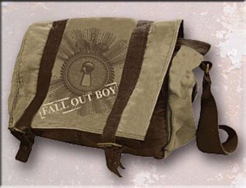 Bring back the Y2K bags, cowards - WITH the skateboard strap and all the other incredibly 2000s features