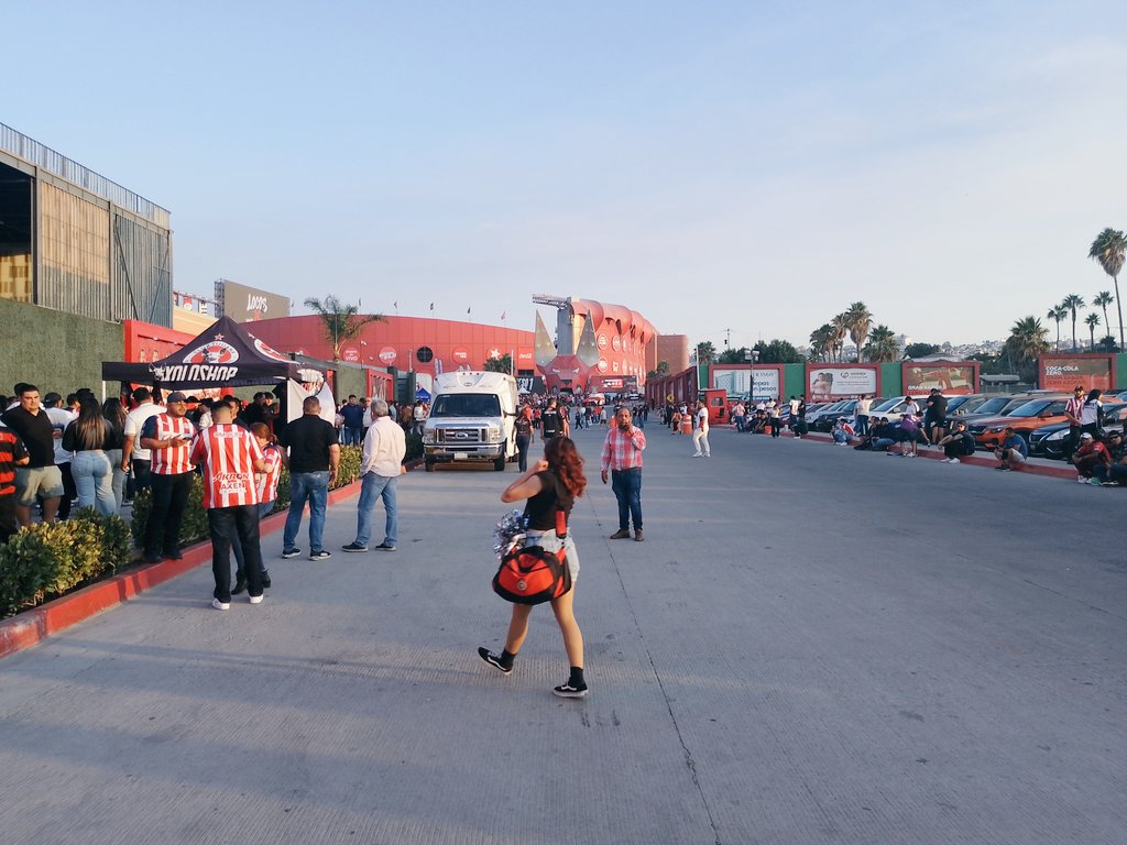 Estadio caliente juego Xolos vs chivas  apoyando a #chivas