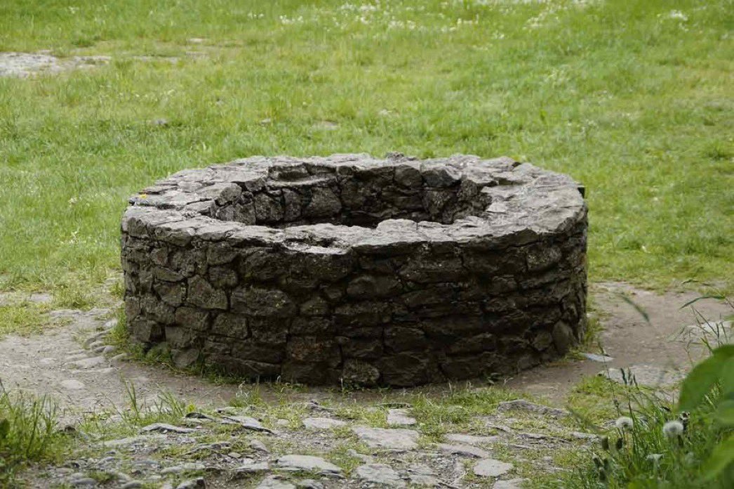 _cosmicangst's tweet photo. Dugga Doo has fallen down a well.

"Fucking help me." https://t.co/hCfqvB4wfJ