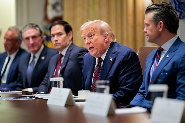 ➡️ BREAKING: President Trump just shattered Fake News, Gavin Newsom, JB Pritzker, and the entire Democrat Party — all in one Cabinet meeting.