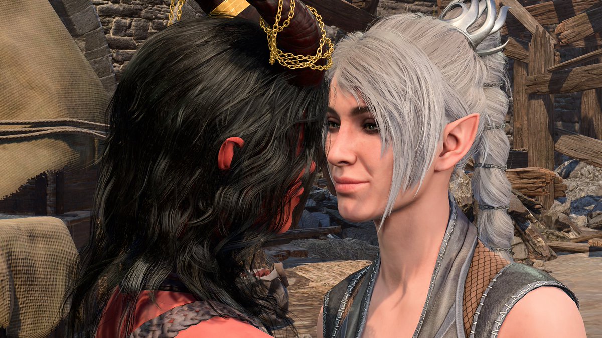 hyIianscarlet's tweet photo. you know I just had to kiss her over and over again with the new hair #sorry #thisismyjob https://t.co/FBYAZeby6C