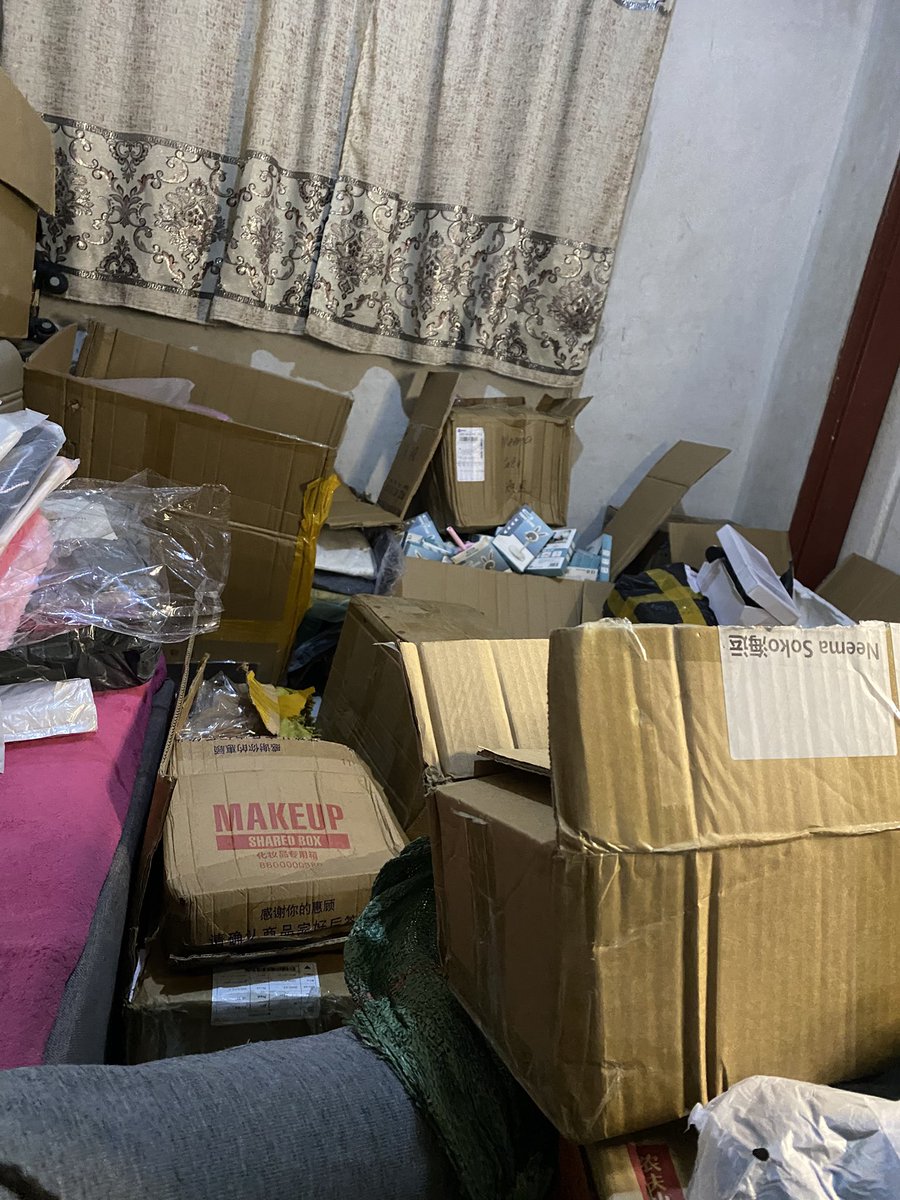 I remember telling myself i needed a single room because this year i am going to hustle like i have three kids depending on me😹🙌🏻

I guess i was right!! 
Let me order for you anything you want from china🇨🇳🎀🛒🛍️ #neesAesthetics