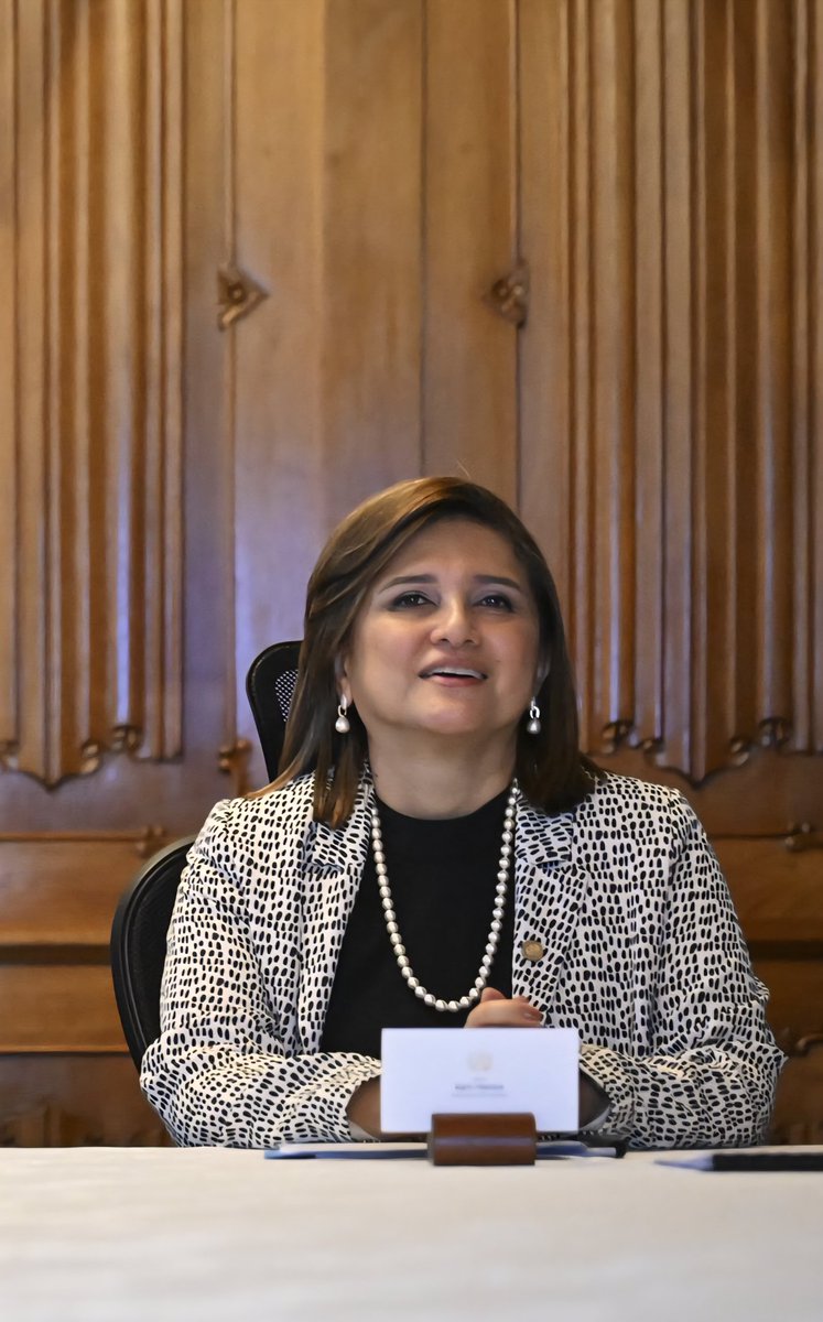Como ha cambiado la Vice🌱, se nota que le ha asentado muy bien el puesto y la vida amorosa que lleva❤️. Del trabajo que hace ni hablemos.