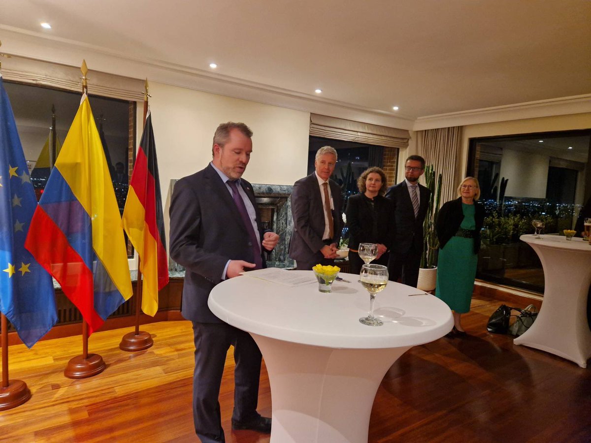 Alemania en Colombia (@embalemaniacol) on Twitter photo ¡La comunidad internacional sigue apoyando a 🇨🇴 en su búsqueda de la #paz! Animado intercambio ayer con ocasión de visita de miembros de la Comisión para la Consolidación de la Paz de Naciones Unidas <a href="/UNPeacebuilding/">United Nations Peacebuilding</a>, organizada por la presidencia 🇩🇪 de la #PBC2025. ¡La comunidad internacional sigue apoyando a 🇨🇴 en su búsqueda de la #paz! Animado intercambio ayer con ocasión de visita de miembros de la Comisión para la Consolidación de la Paz de Naciones Unidas <a href="/UNPeacebuilding/">United Nations Peacebuilding</a>, organizada por la presidencia 🇩🇪 de la #PBC2025.