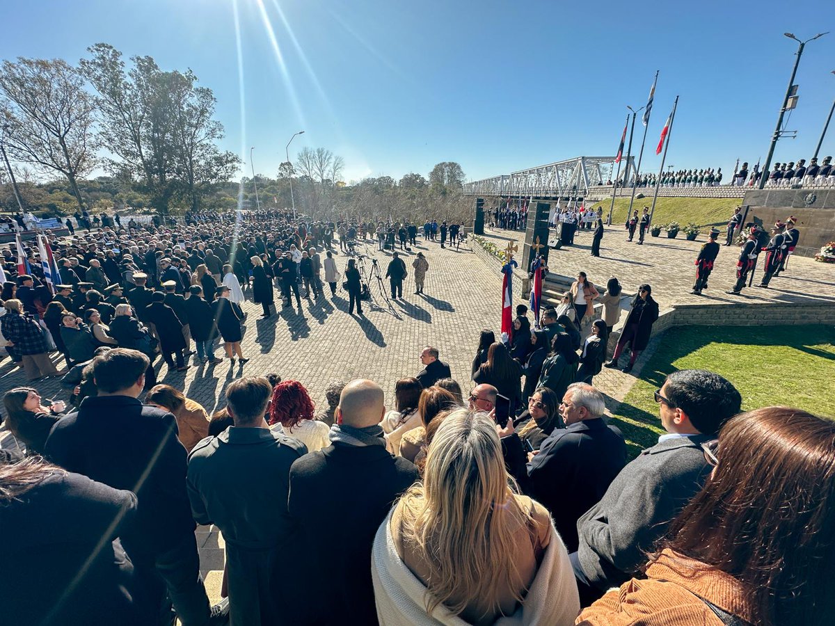 En estos días tan significativos para nuestra historia nacional, tuve el honor de participar en dos conmemoraciones que nos recuerdan quiénes somos y hacia dónde debemos seguir caminando como país.

👉 En Florida, acompañamos el acto por el Bicentenario de la Declaratoria de la