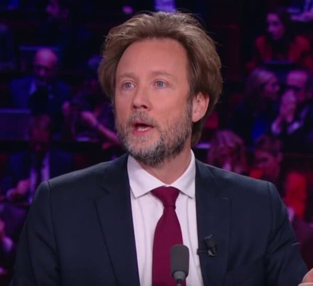 ⚡️🇫🇷FLASH - « Le #PS n’espère pas la dissolution ni la démission du président de la République », déclare le président du groupe #socialiste à l’Assemblée Boris #Vallaud, dont la compagne Najat Vallaud-Belkacem a récemment été nommée à la Cour des comptes « sur proposition » du