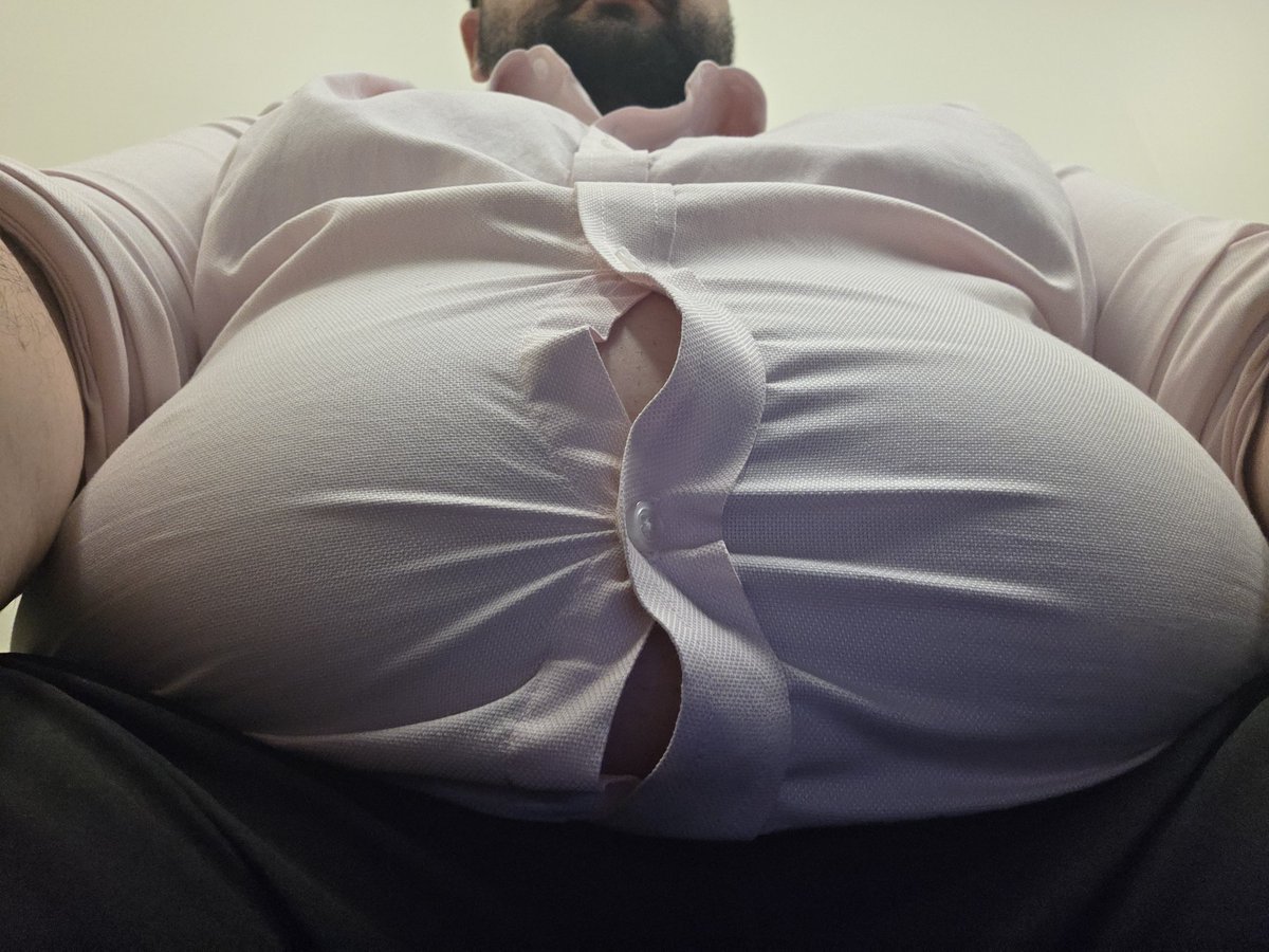 Getthickerr's tweet image. Pov you&apos;re at my feet worshipping my belly while I ignore you. Make me bigger, subs. Go to my throne and pay for my double lunch