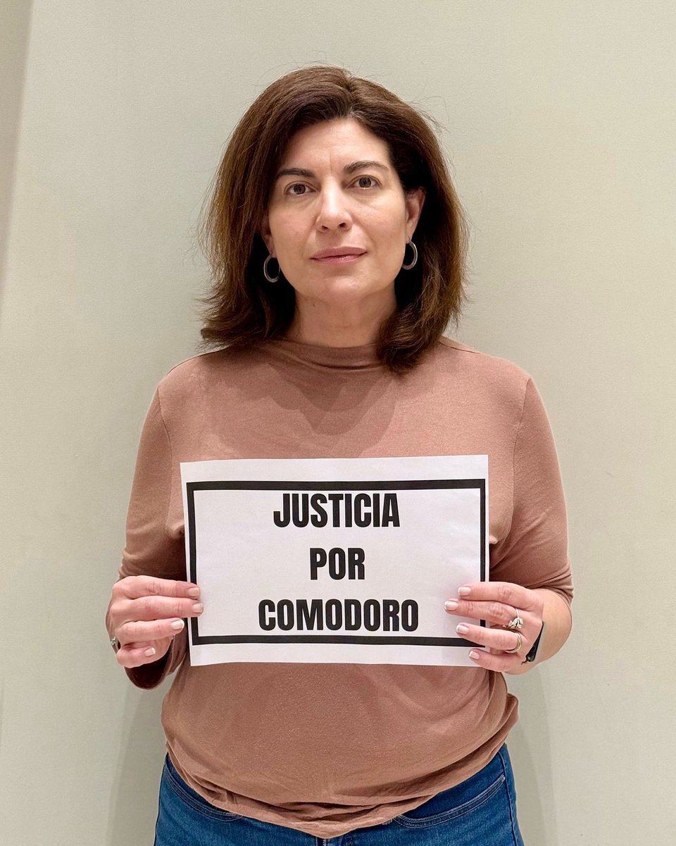 EL VERDADERO SILENCIO QUE ATURDE EN COMODORO

Hace más de 7 años, en Comodoro sufrimos la peor inundación de nuestra historia. Mientras familias comodorenses perdían todo bajo el agua, los corruptos responsables ganaban millones. Se robaron desde  la plata para sacar el barro