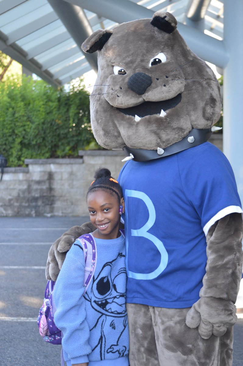 BancroftSchool's tweet photo. Spike returned to the McDonough portico this morning to welcome our LS students to their first day of school❕🐾💙

#BancroftSchool #WorcesterMA #IndependentSchool https://t.co/SCIPdyUXFR