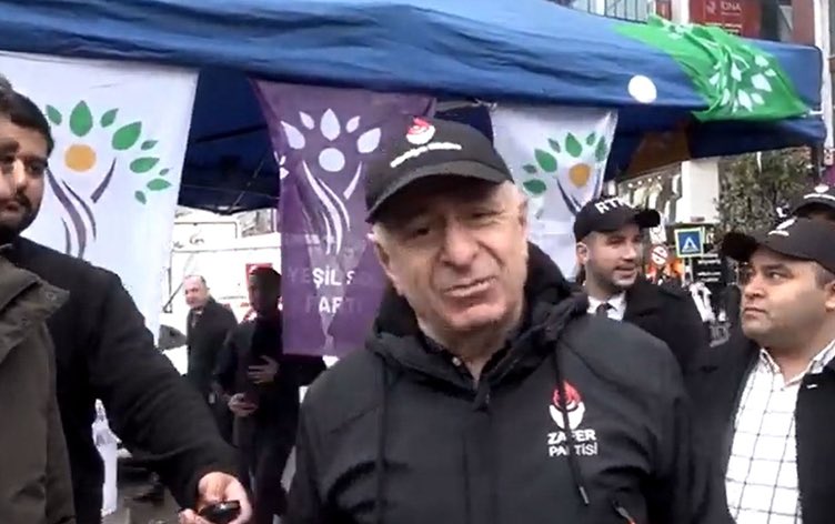 Kimse yok stantta, muhtemelen dağa çıktılar :))