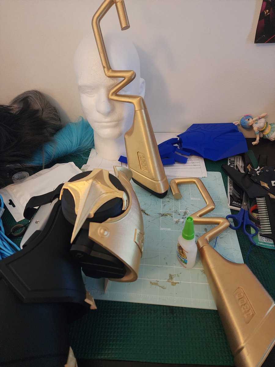 ApolloCos007's tweet photo. Need to fix the gauntlet that came in. Arrived broken sadly. I'll just have to make this shit from now on 🥲 https://t.co/RP7D0Mf6TG