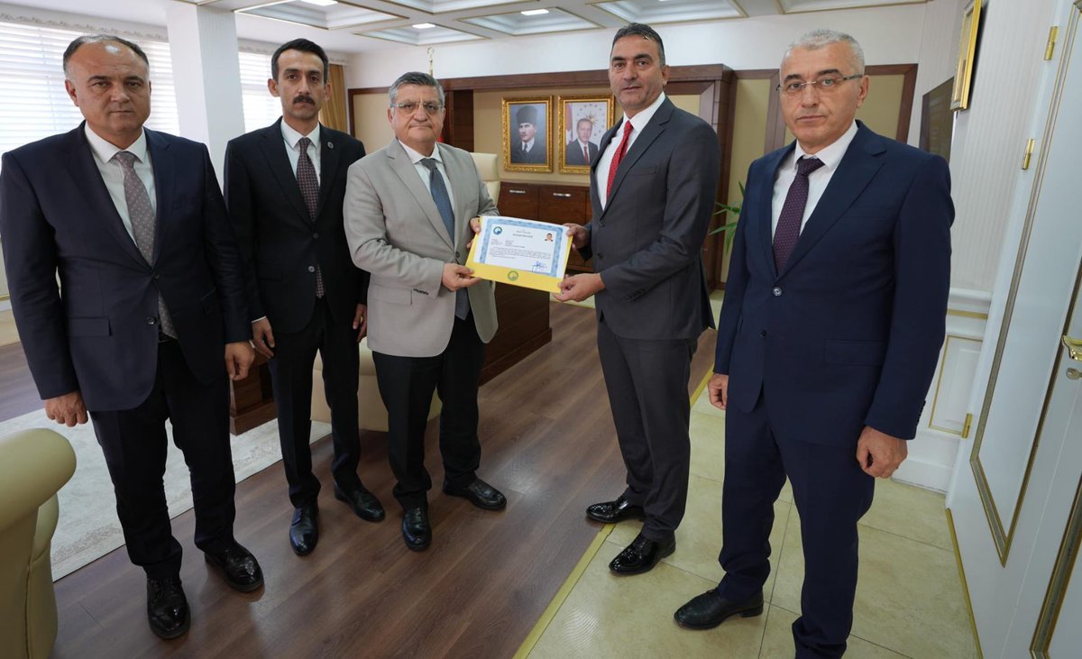 📍 Sinop Valiliği

📌 Saraydüzü Kaymakamı Fatih Rüştü Ünal, İl Milli Eğitim Müdürü Osman Cebeci, Saraydüzü İlçe Milli Eğitim Müdürü Tamer Çelik ve Saraydüzü Mehmet Akif Ersoy Anadolu Lisesi Müdürü Orhan Okur, Valimiz Dr. <a href="/mustafaozarslnn/">Dr. Mustafa Özarslan</a>’ı makamında ziyaret etti.

📌 Ziyarette,