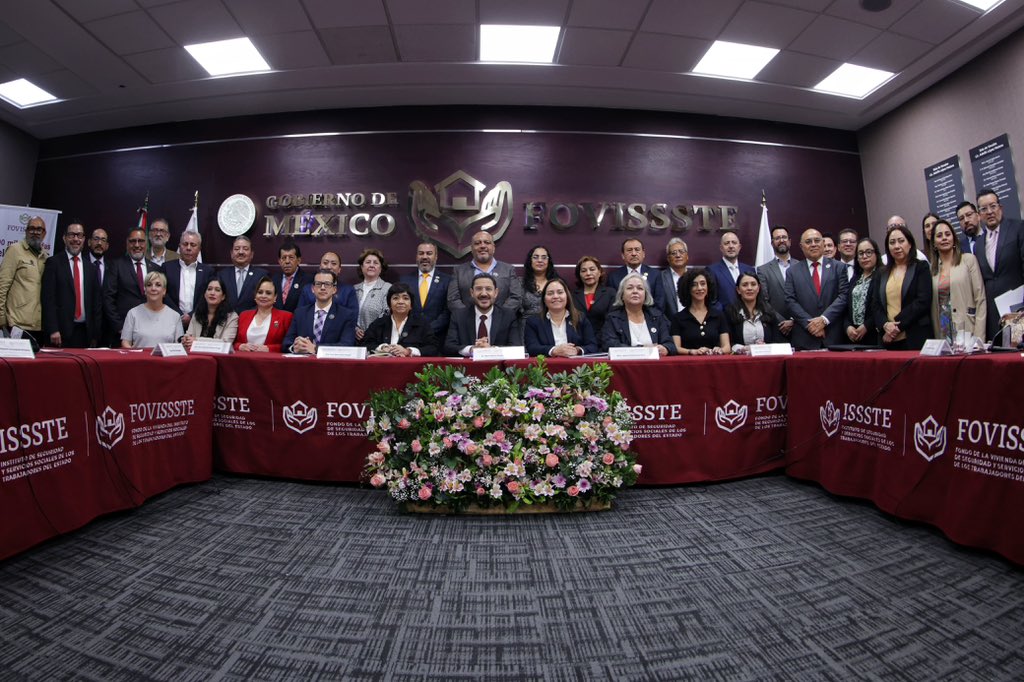 ¡ Después de décadas, <a href="/FOVISSSTEmx/">FOVISSSTE</a> vuelve a construir vivienda ! 

En una sesión histórica y apoyándose en el decreto de la Presidenta <a href="/Claudiashein/">Claudia Sheinbaum Pardo</a>, la Comisión Ejecutiva de <a href="/FOVISSSTEmx/">FOVISSSTE</a>, con la Vocal Ejecutiva <a href="/jabnelym/">Jabnely Maldonado</a> y la Secretaria de <a href="/SEDATU_mx/">SEDATU México</a> <a href="/EdnaElenaVegaR1/">Edna Elena Vega Rangel</a>, aprobó que