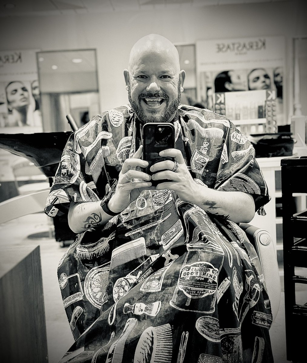 It’s a facial day. #lookinggood #happy #cruiseshiplife #schoonerbarentertainer #curtislabellemusic