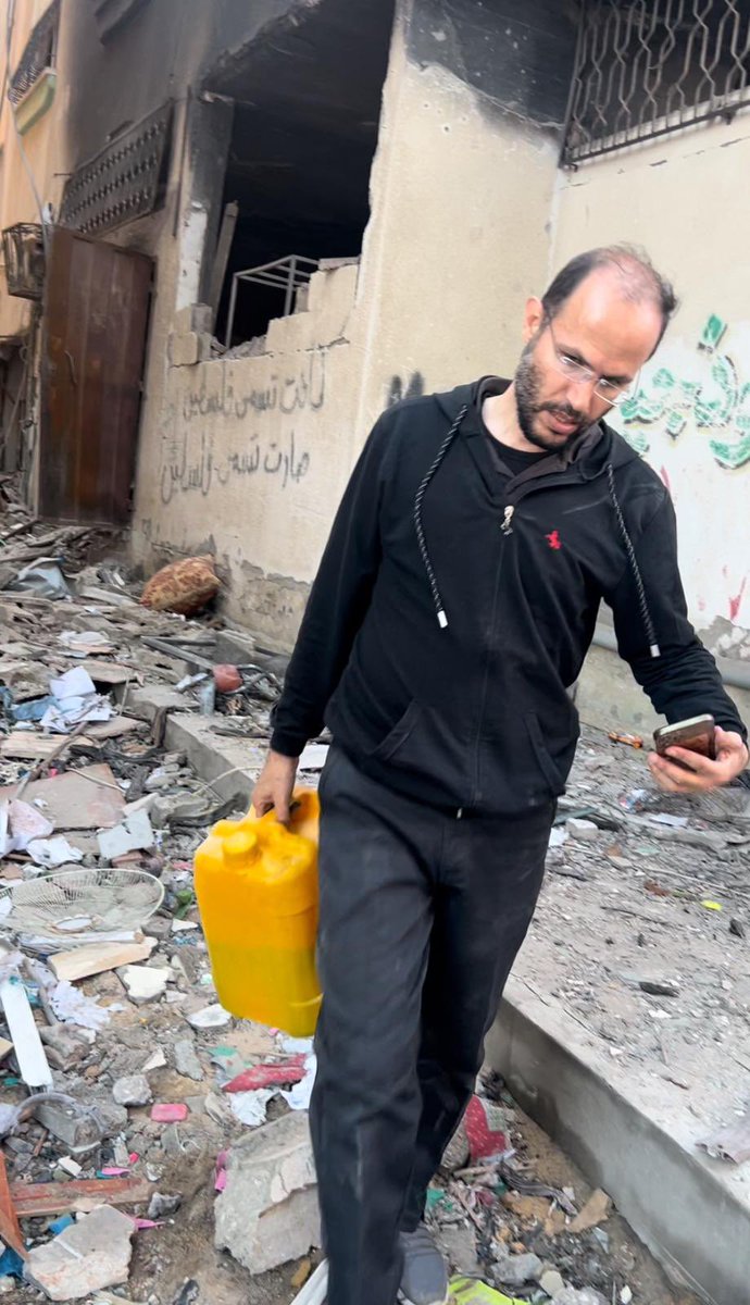 Tony - Pod Guy - Groves (@trickstersworld) on Twitter photo Thinking of Refaat (<a href="/itranslate123/">Refaat in Gaza 🇵🇸</a>) this evening. He knew the lies that were yet to be told. He knew international law was a limited liability company. But he knew and taught us all to never give up.
#FreePalestine #RefaatIsImmortal Thinking of Refaat (<a href="/itranslate123/">Refaat in Gaza 🇵🇸</a>) this evening. He knew the lies that were yet to be told. He knew international law was a limited liability company. But he knew and taught us all to never give up.
#FreePalestine #RefaatIsImmortal