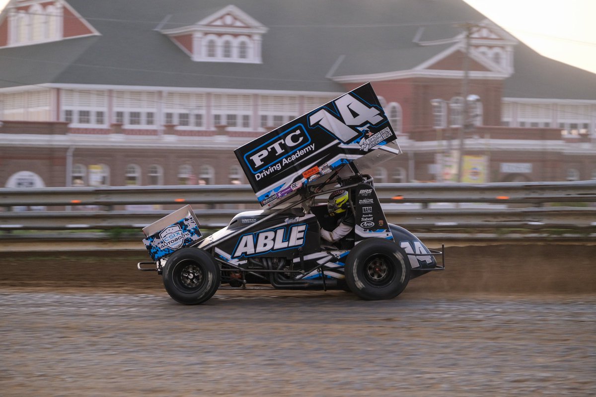 Friday Night Lights at 34!
The POWRi Honest Abe Roofing 410 Outlaw Sprints roar into 34 Raceway this Friday night to kick off the holiday weekend in style. $5,000 is on the line and every lap matters.🔥
👉 34raceway.com/schedules/even…