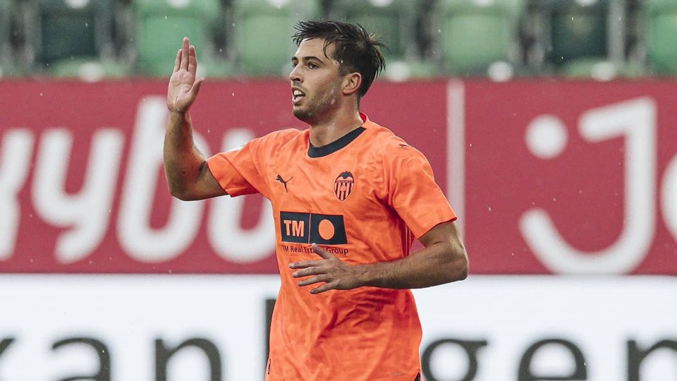 Joel Tatay (@joeltatay_1) on Twitter photo 🚨👋🏻 Alberto Marí se marcha CEDIDO al <a href="/CDMirandes/">Club Deportivo Mirandés</a> por un año. Para ello renovará otro año más su contrato con el Valencia.
Salida que, junto a la de Guillamón, abre un hueco para inscribir nuevos futbolistas
ℹ️ <a href="/ElDesmarque_VCF/">ElDesmarque VCF</a> 🚨👋🏻 Alberto Marí se marcha CEDIDO al <a href="/CDMirandes/">Club Deportivo Mirandés</a> por un año. Para ello renovará otro año más su contrato con el Valencia.
Salida que, junto a la de Guillamón, abre un hueco para inscribir nuevos futbolistas
ℹ️ <a href="/ElDesmarque_VCF/">ElDesmarque VCF</a>