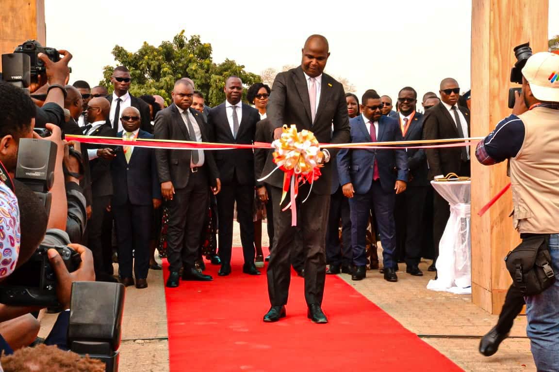 Ambalgmaputo's tweet image. شارك سعادة سفير الجزائر بجمهورية موزمبيق، السيد مالك جعود، في فعاليات الافتتاح الرسمي للدورة الـ60 لمعرض مابوتو الدولي، وذلك بحضور رئيس جمهورية موزمبيق، السيد دانييل فرانسيسكو تشابو.