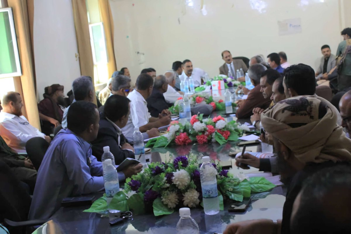 فريق التوجيه والرقابة الرئاسي يعقد لقاءً موسعًا بالمكتب التنفيذي للسلطة المحلية في محافظة الضالع