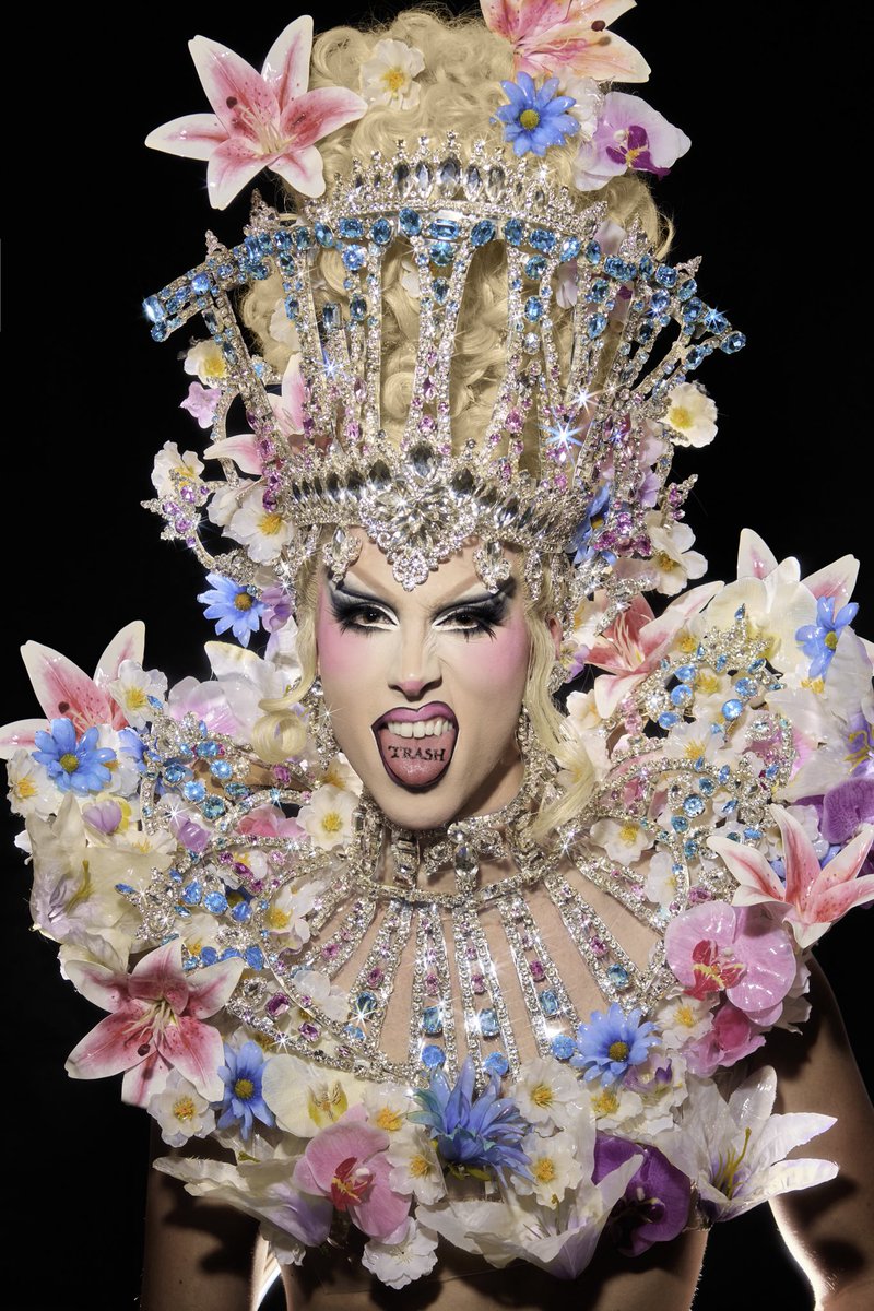 crown it 🌟

makeup/ outfit/ hair by me 
photo by <a href="/EricMagnussen/">Eric Magnussen</a>