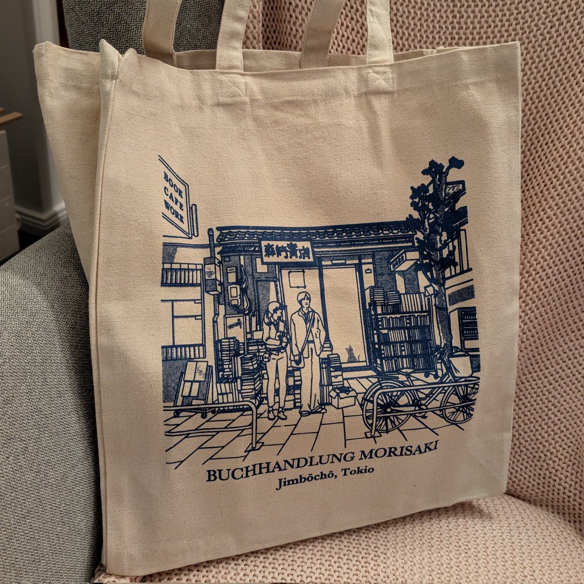 MewLumien's tweet image. Food date and book Shopping. And the beautiful bag was a gift 🥺💕 #timeout
