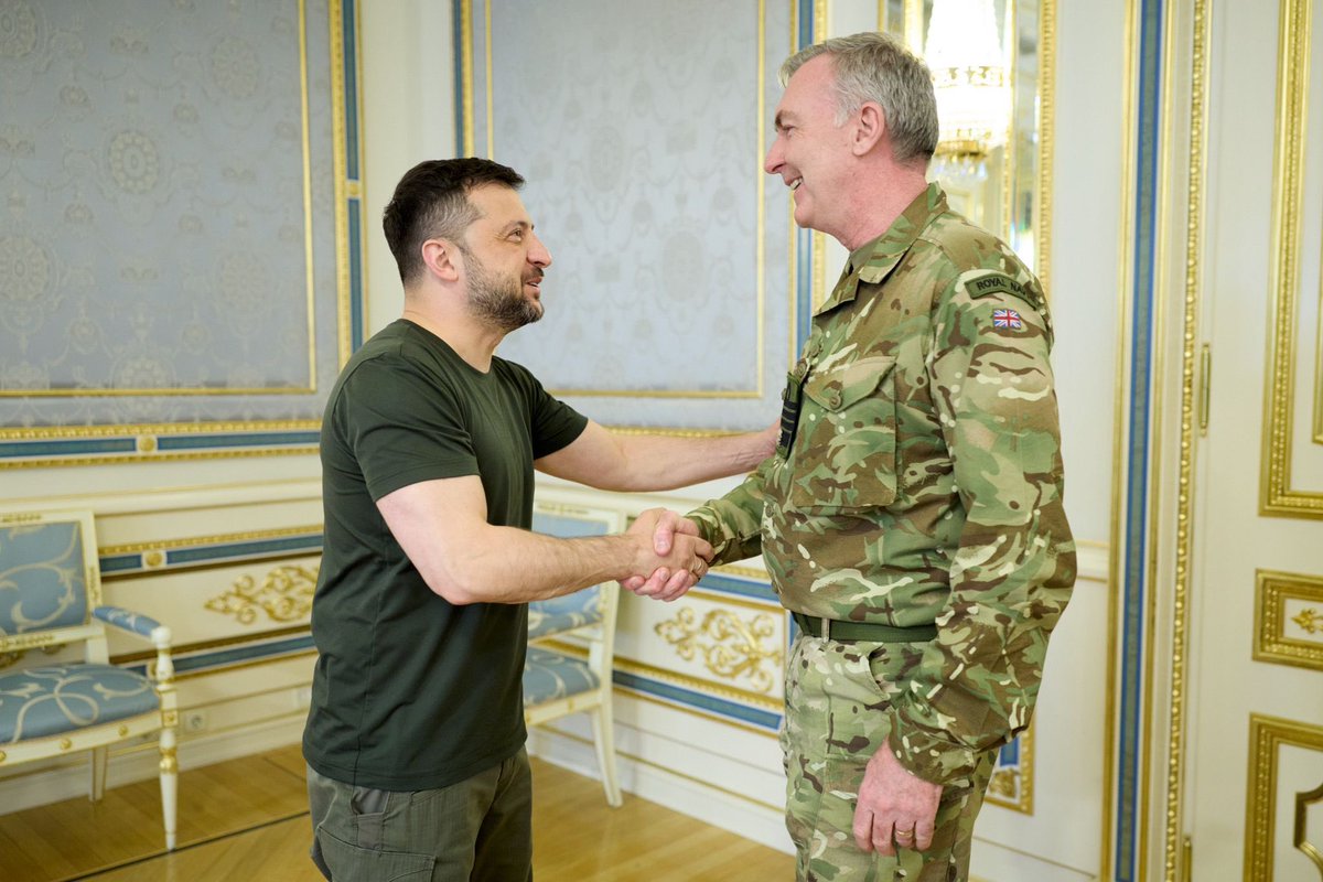 A privilege to meet President @ZelenskyyUA for the final time as Chief of the Defence Staff, alongside my successor Sir Rich Knighton.
 
I am proud of the consistent &amp; forward leaning work of the British Armed Forces to support Ukraine. This will continue unabated. Slava Ukraini!