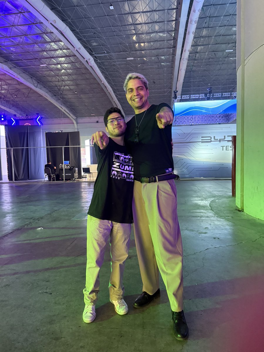 Un gusto conocer a <a href="/jupeson/">Jupeson</a> en <a href="/GAMERGY_Mx/">Telcel GAMERGY México 🇲🇽</a> , a quien desde pantallas veía, de quien sigo sus consejos para TFT.

Es una maravilla de persona, muy alegre, carismático.