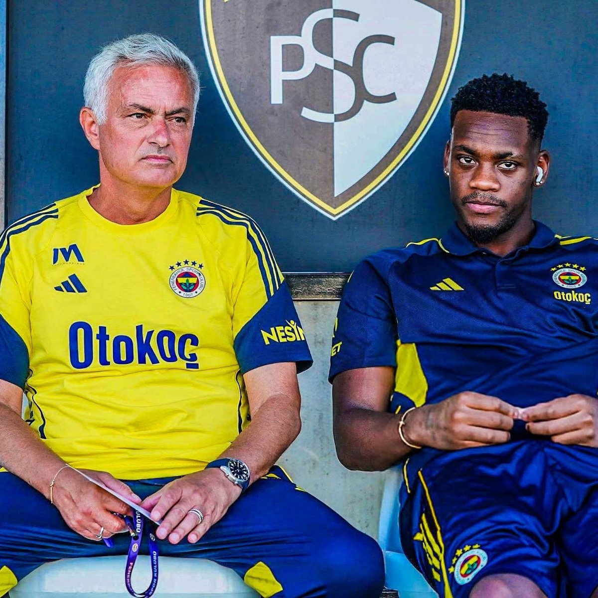 😳 INSÓLITAS declaraciones de un directivo de Fenerbahce:

"El único jugador que parece ser un problema ahora mismo es Jhon Durán. Teníamos expectativas altas y no hemos visto los resultados en el campo"

El equipo se juega MAÑANA el ingreso a grupos de la Champions y Durán viene