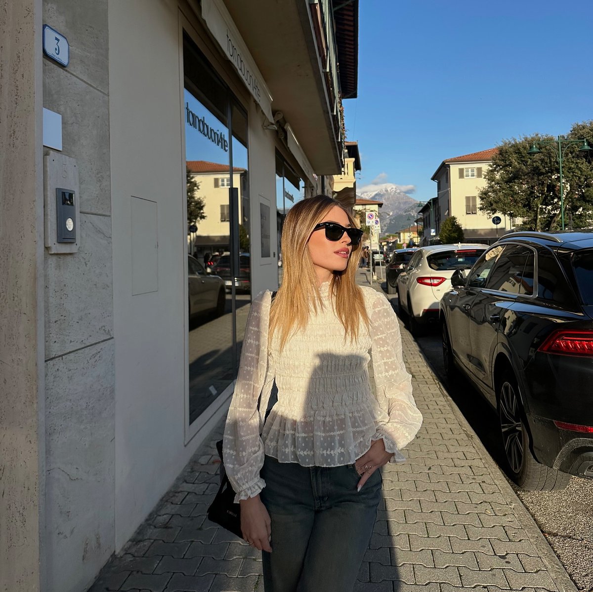 Alyssa984xt's tweet photo. The sun will warm those who get up early, and the moon will accompany those who stay up late. You must believe that there is always a ray of light coming for you. https://t.co/GVD5caBB1M