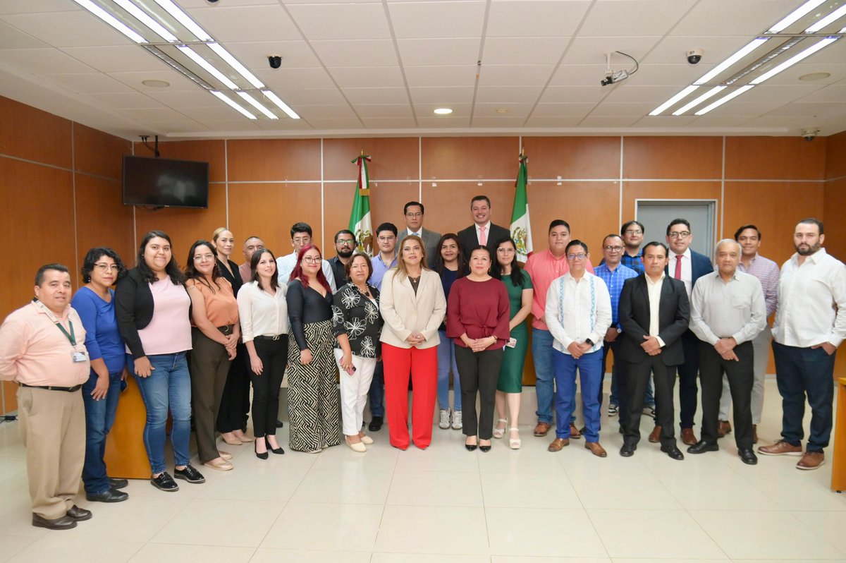 Hoy realicé una visita de trabajo a los juzgados de Pacho Viejo, en el municipio de Coatepec, donde tuve la oportunidad de dialogar con el personal jurisdiccional y administrativo. Les exhorté a seguir dando su mayor esfuerzo en beneficio de las y los justiciables, porque solo