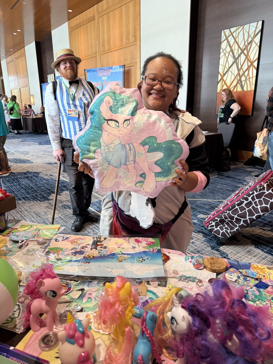 Elley_Ray's tweet image. Ponilious fun @EverfreeNW }MLP #fabulous 💜🌈🎶🦄