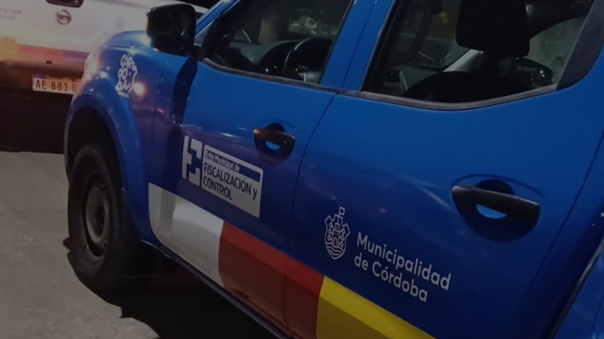 Este finde clausuramos 3 fiestas clandestinas en Córdoba:
 📍 Olegario Correa 171 – Alto Alberdi
 📍 Arturo M. Bas 252 – Centro
 📍 Gaspar de Medina 2277 – Villa Adela
Eventos sin habilitación ni medidas de seguridad. 
Seguimos cuidando a los vecinos.
#EMyC #municba