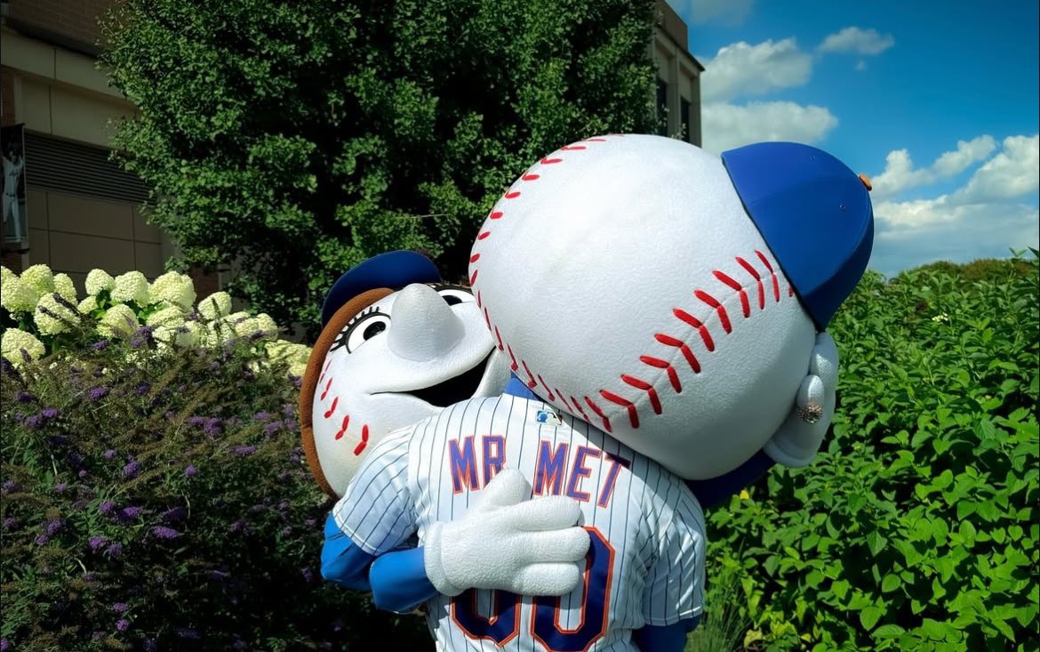 reidsgarcia_'s tweet image. taylor and travis who?