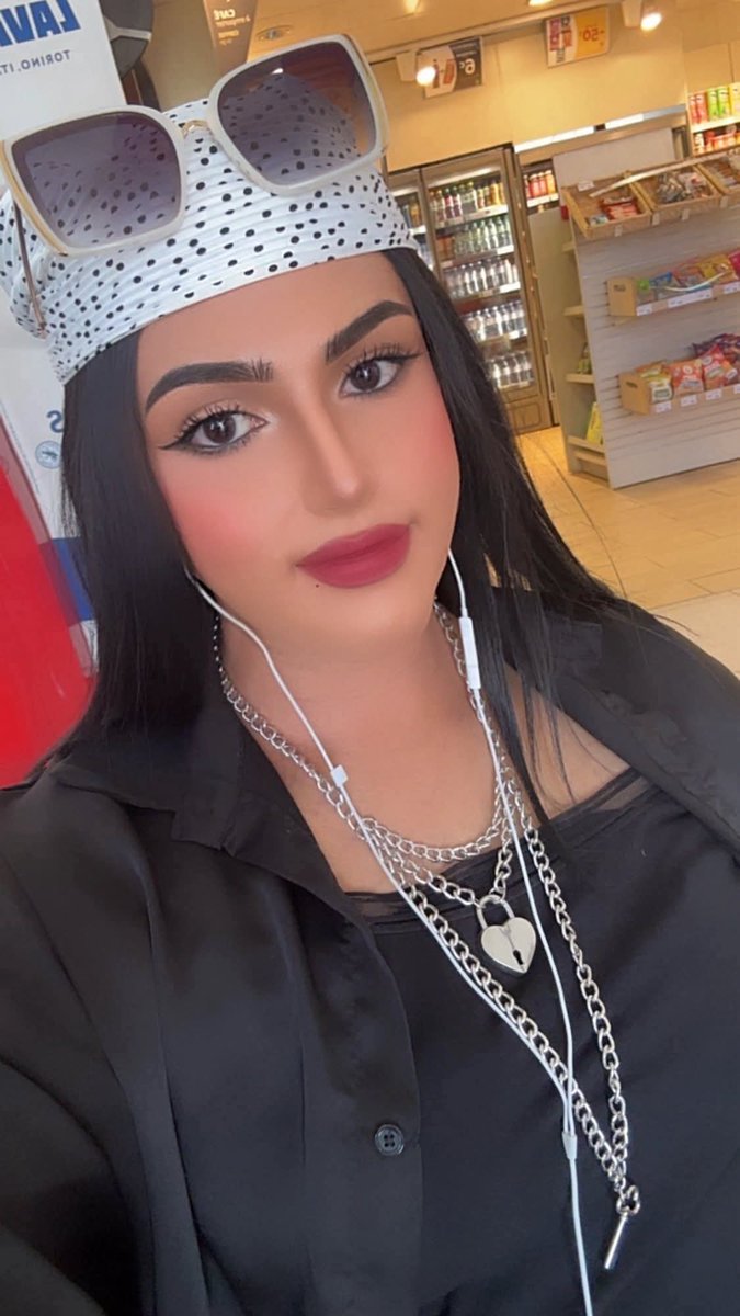 راتب هولاء اكثر من راتب 600 معلم، ولهم ميزة عدم انقطاع رواتبهم، بينما المعلمين كل سته اشهر راتب شهر.

وياتي من يحدثني عن دولة وشراكة