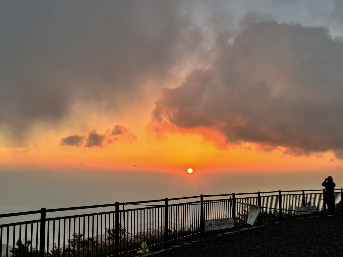 kazucoppe115's tweet photo. 標高2000m 美ケ原
こんな高いとこから初めて朝日見た🌞
해리も一緒に🤣
この太陽のように高いところまで登ってね- ̗̀ ☺︎ ̖́-
ハンヘリジュンに投票お願いします🗳
#한해리준 #HANHARRYJUNE
#ハンヘリジュン
#해리준 #HARRY_JUNE #ヘリジュン
#DKB
#BOYS2PLANET #보이즈2플래닛
#3ndGlobalVote https://t.co/gk3vLb7By9