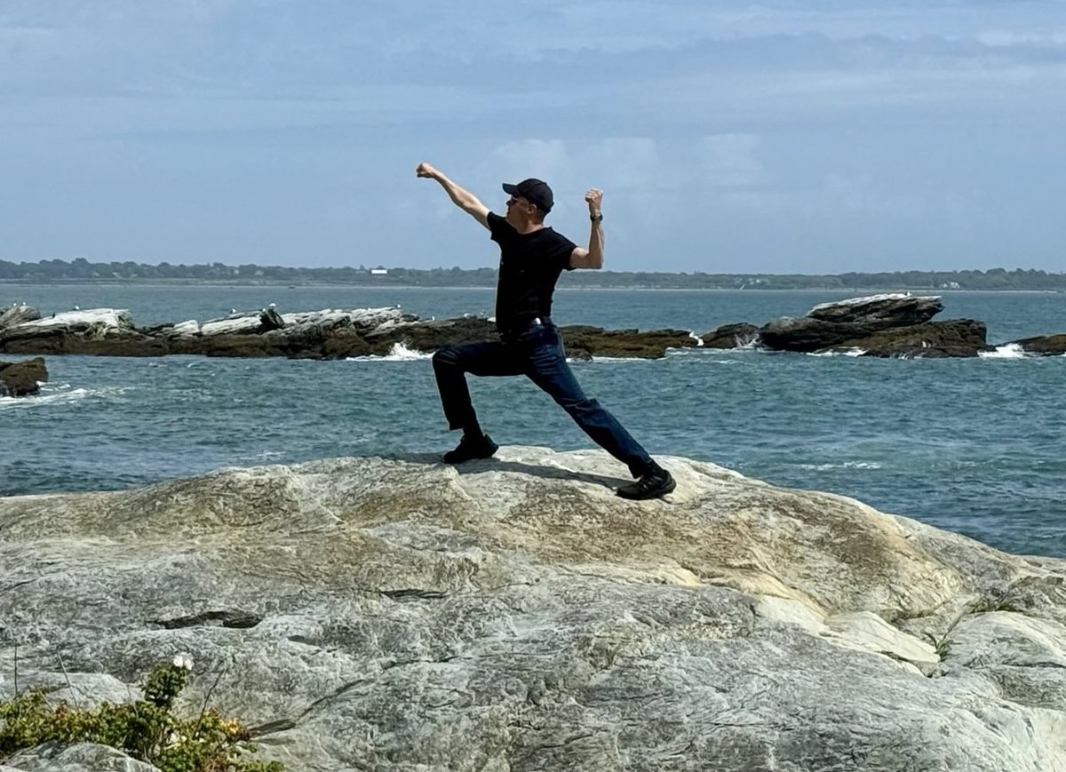 longevityri's tweet photo. Doing the Longevity Labs pose by the Bay.  Living within 30 miles of the ocean has been shown to extend lifespan in humans.  #longevity #ocean #water #fitness #health https://t.co/OuHWYOUhGQ