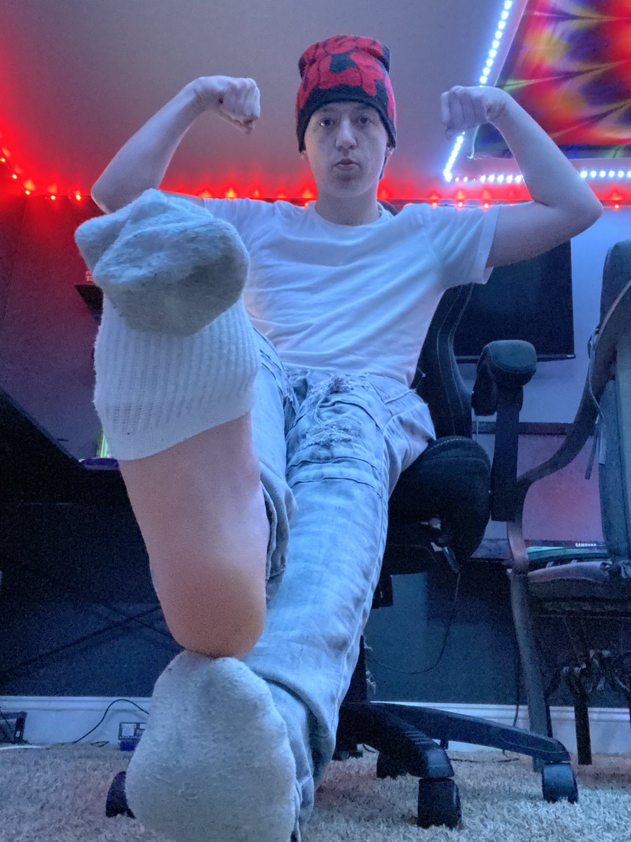 Master_Smitty4's tweet image. Going too the mall let master spend your money on me💸
#findom #rt