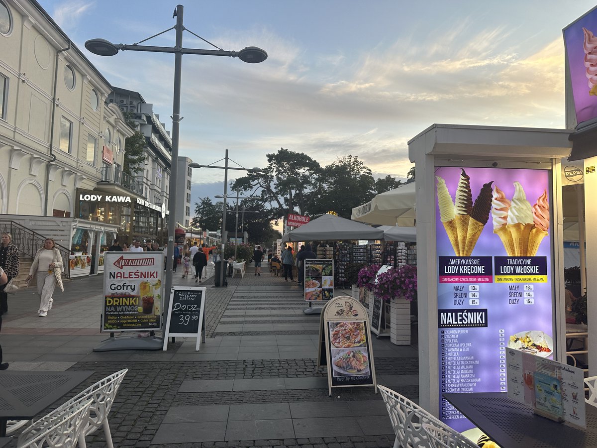 Srovnávací recenze polský Balt vs. ex-SSSR Balt.

Jezdím/létám už několik let v létě k Baltu do Lotyšska, do letoviska Jurmala. Byl jsem ale prakticky ve všech hlavních přímořských letoviscích v Litvě, Lotyšsku a Estonsku. A byla to láska na první pohled (kromě Palangy, ta mi