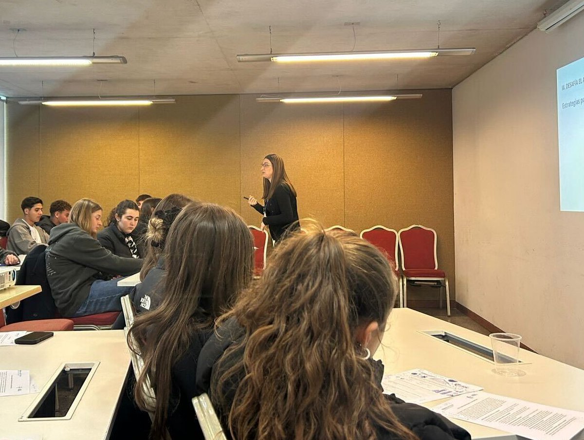 ADL_es's tweet photo. En🇨🇱 110 estudiantes del Instituto Hebreo participaron en el taller #WordsToAction de ADL, en alianza con @MuseoJudio. Los jóvenes reflexionaron sobre su identidad, identificaron las dimensiones del antisemitismo y practicaron cómo responder ante ellas. ¡Gracias por el esfuerzo! https://t.co/WPC4ZPihTz
