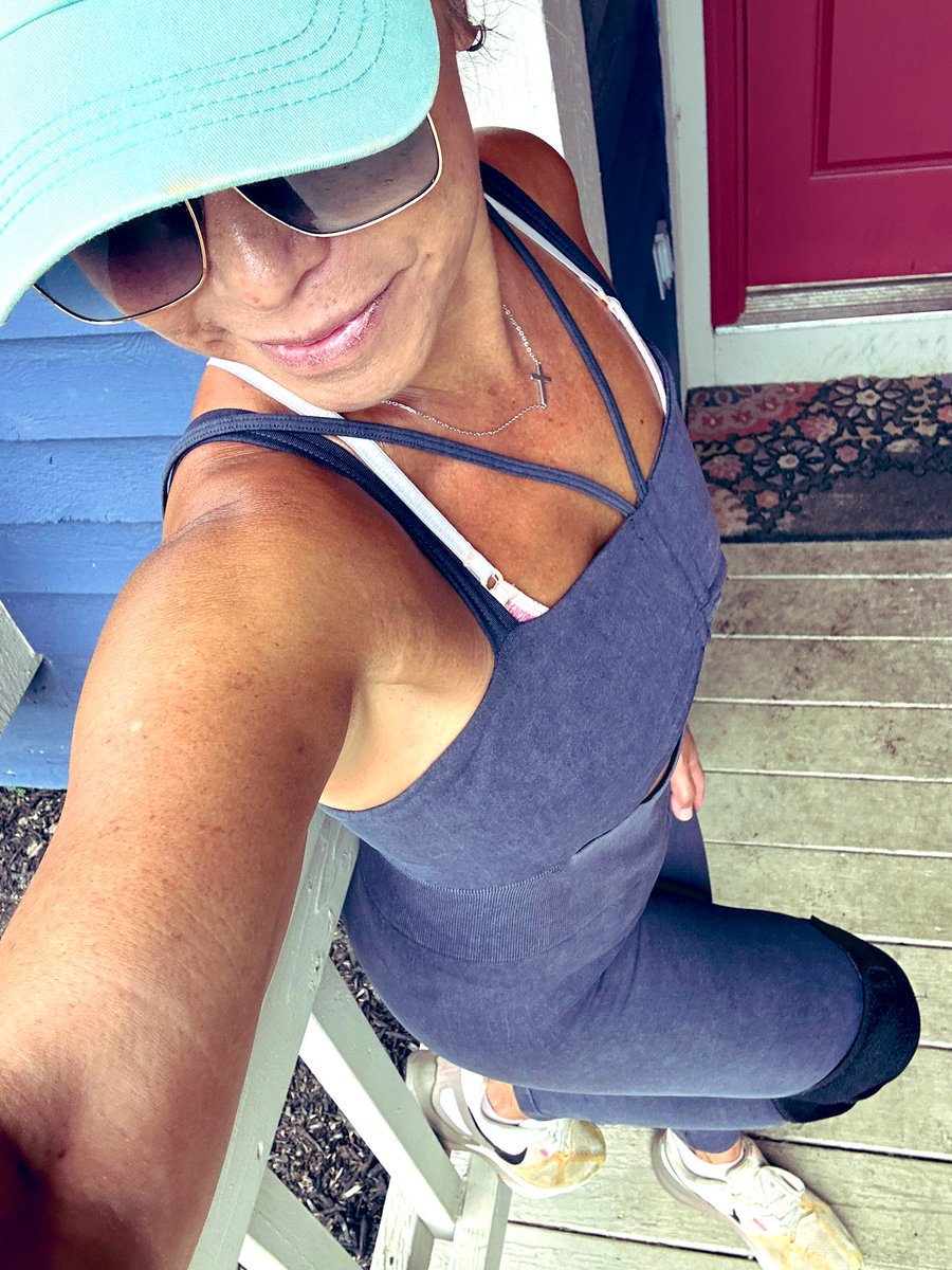 asianposh2022's tweet photo. Late afternoon run!!! Love this weather! Football weather! #7miles 🏃♀️ #TuesdayMotivaton https://t.co/a1eD2wTzfY