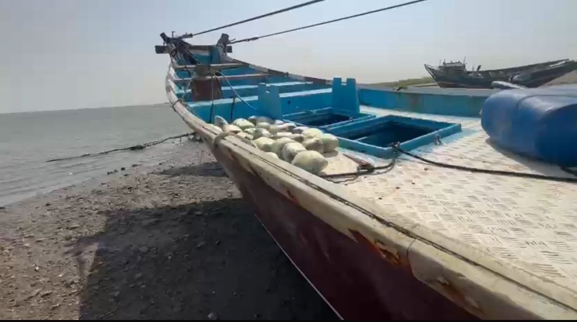 الحملة الأمنية المشتركة بقيادة العميد حمدي شكري تحبط تهريب 150 ألف حبة كبتاجون مخدرة قبالة سواحل رأس العارة، ضربة موجعة لشبكات التهريب