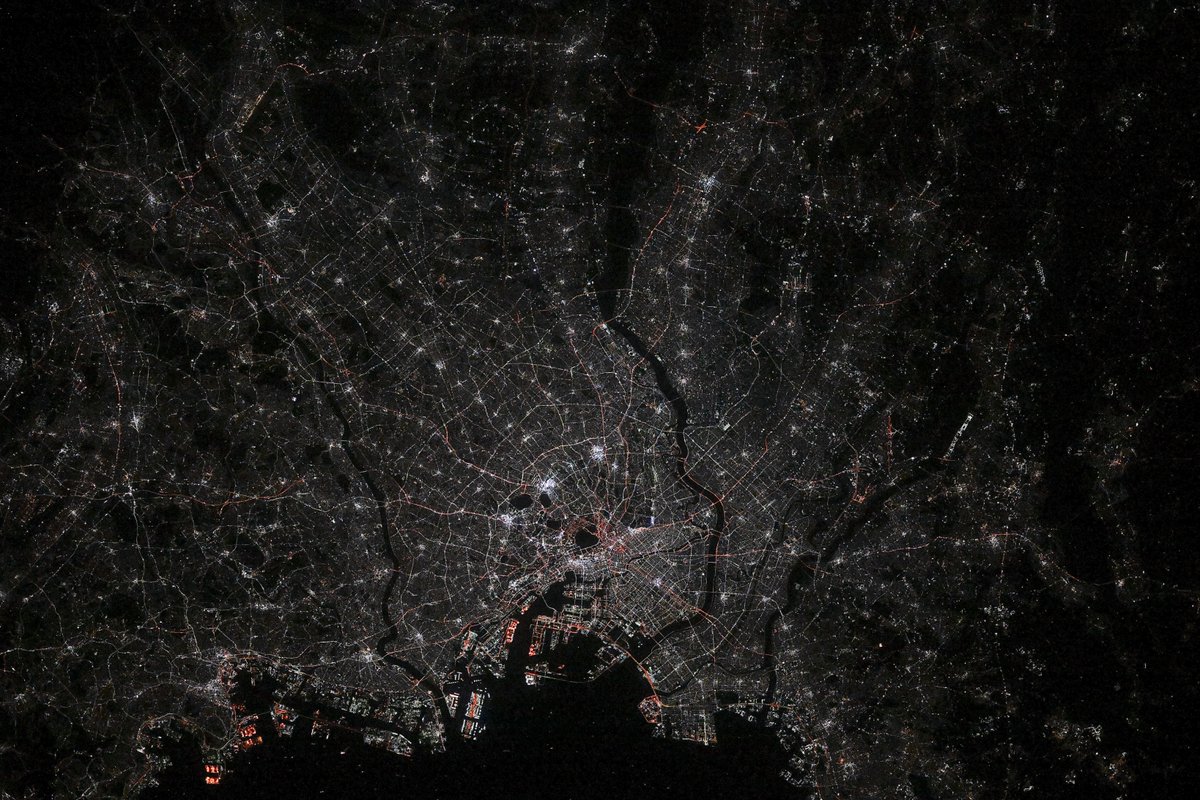 皆さん、おはようございます！
皆さんが眠っている頃、仕事の休憩中に大阪、名古屋も撮影できました。
東京も、前回より条件が良かったので、写真を紹介しますね。